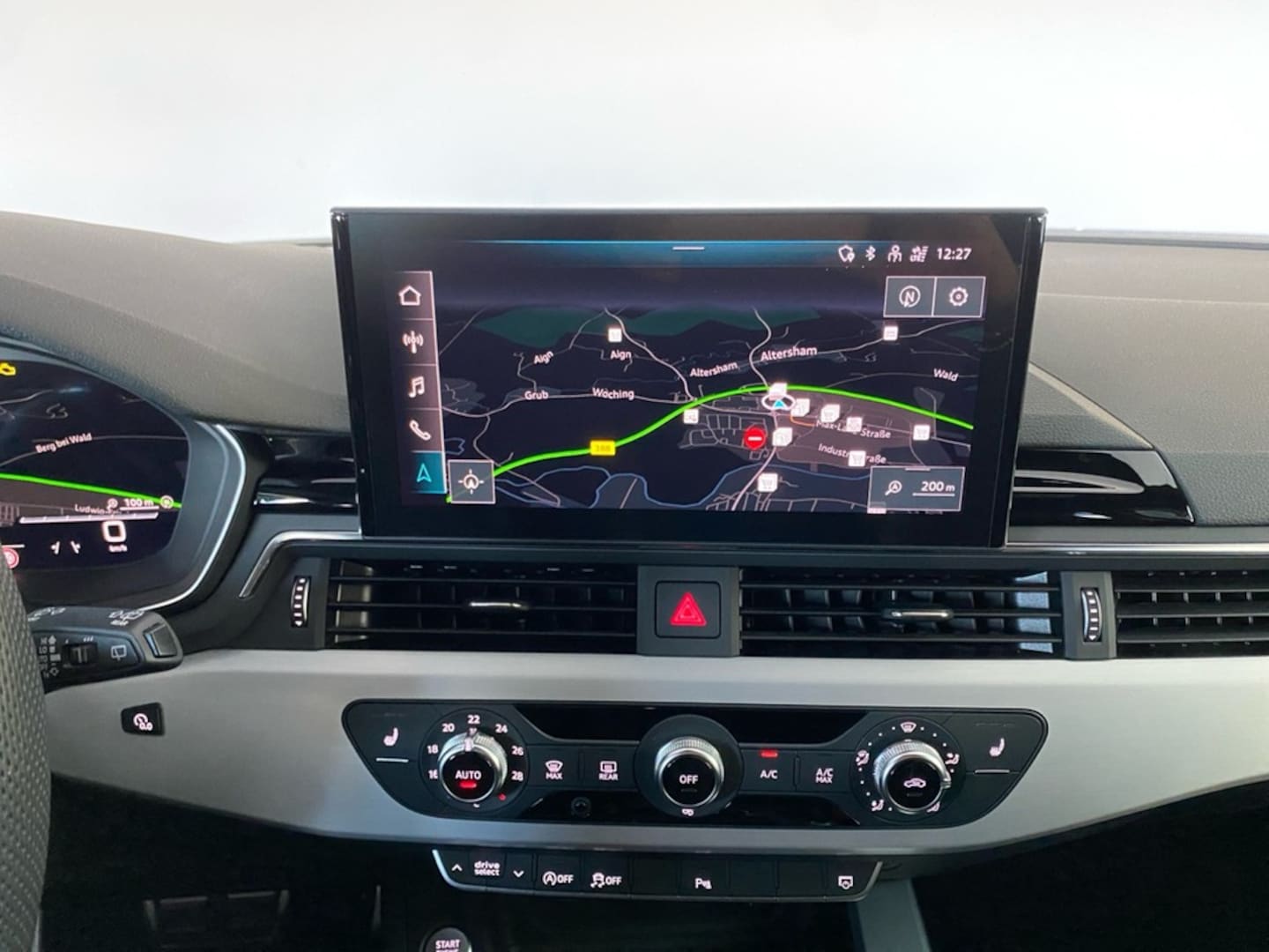 Bild über Audi A4 Avant S line 40 TFSI S tronic - für weitere Informationen kontaktieren Sie den Audi Partner