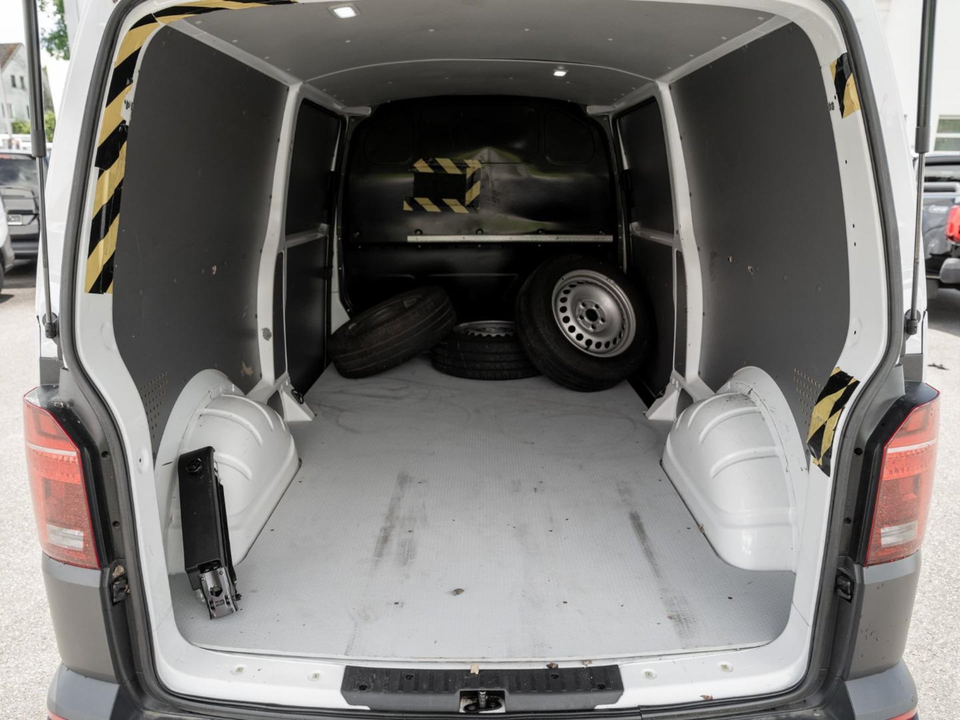Volkswagen T6.1 Transporter Kasten langer Radstand