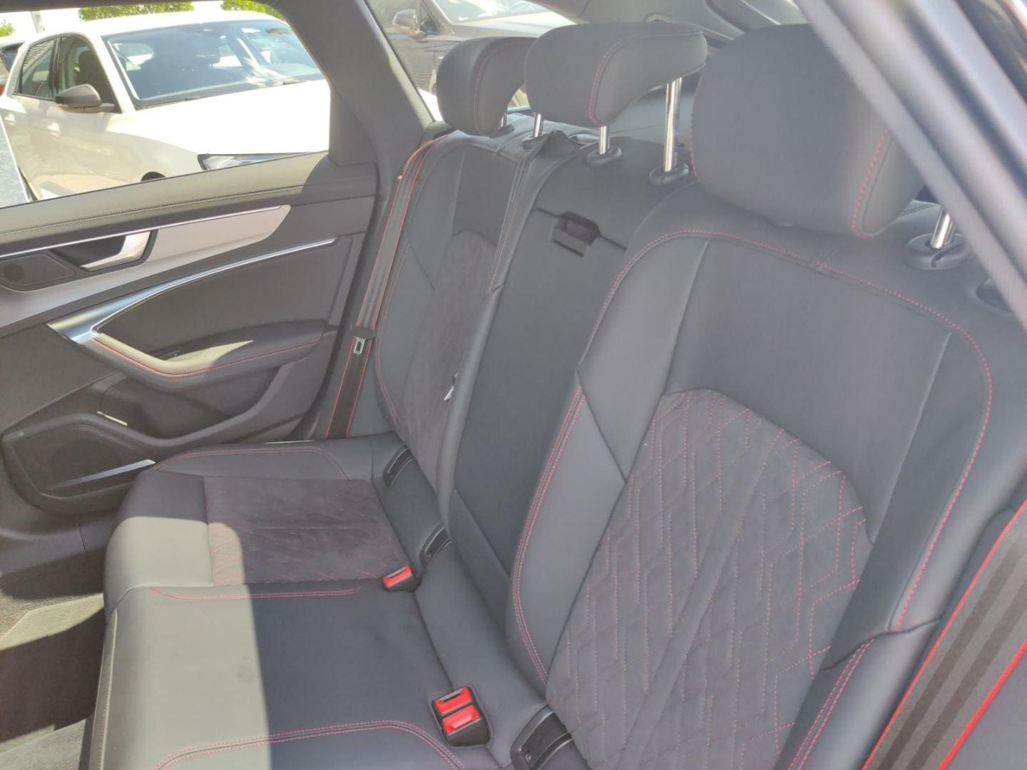 Bild über Audi S6 Avant TDI quattro tiptronic - für weitere Informationen kontaktieren Sie den Audi Partner