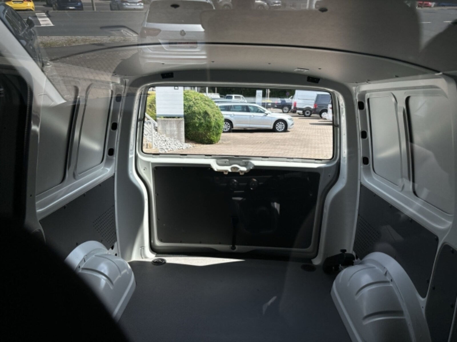 Volkswagen T6.1 Transporter Kasten kurzer Radstand – Bild 16