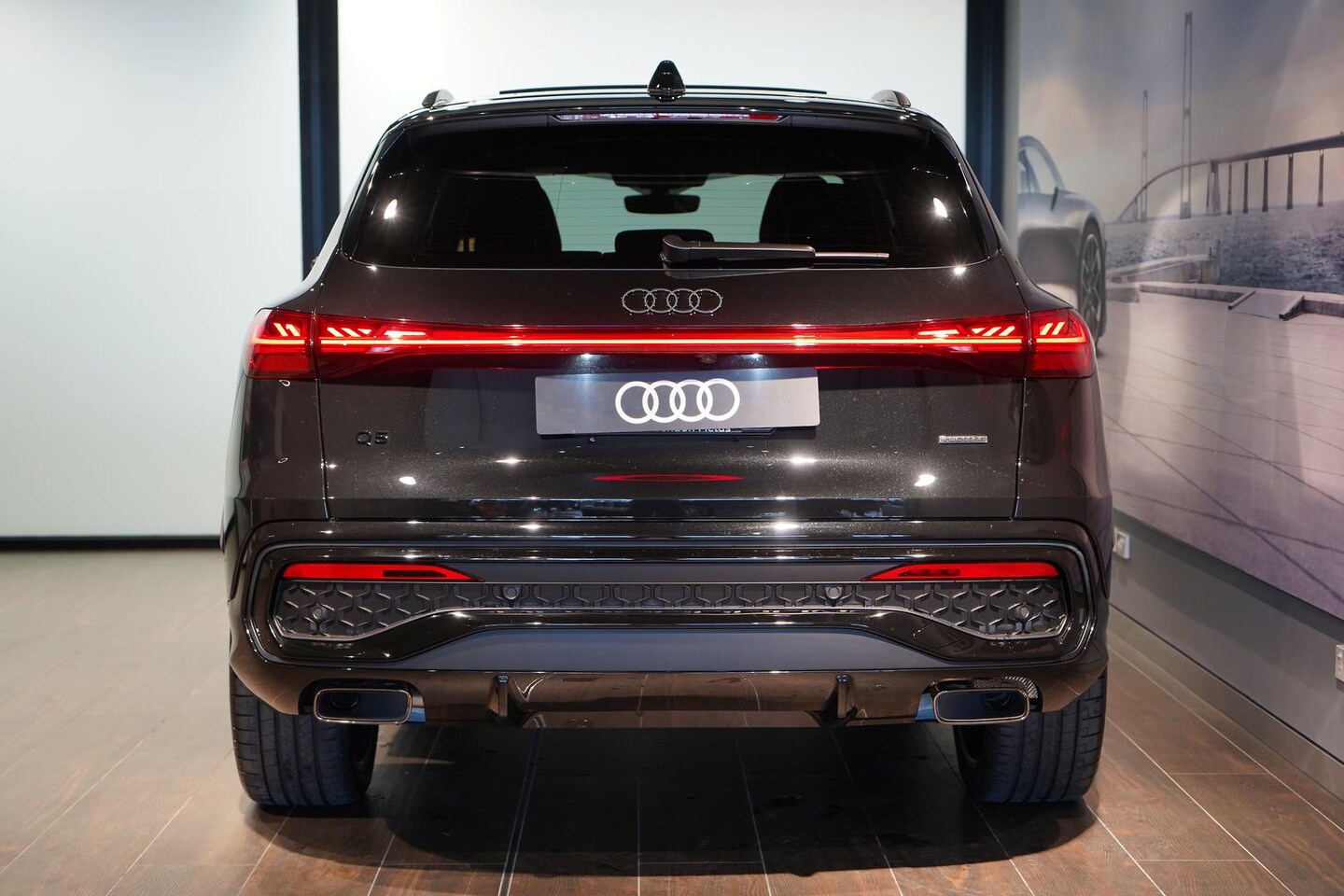 Image about Audi Q5 SUV e-hybrid quattro S tronic