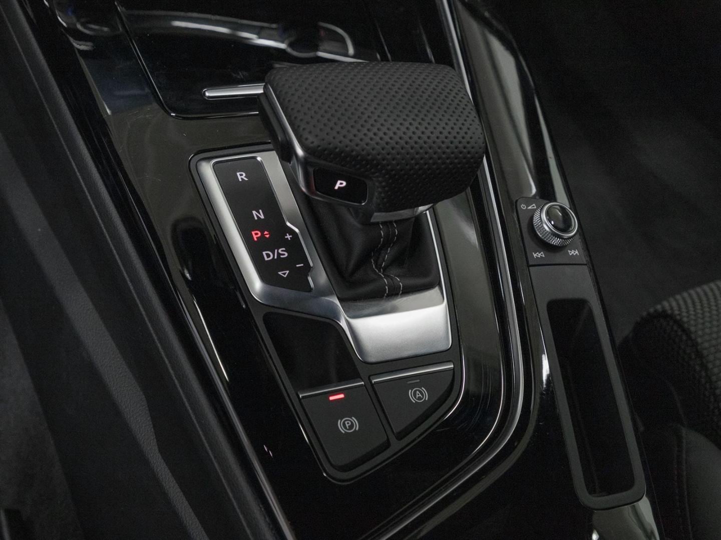 Image about Audi A4 Avant S line 40 TFSI quattro S tronic