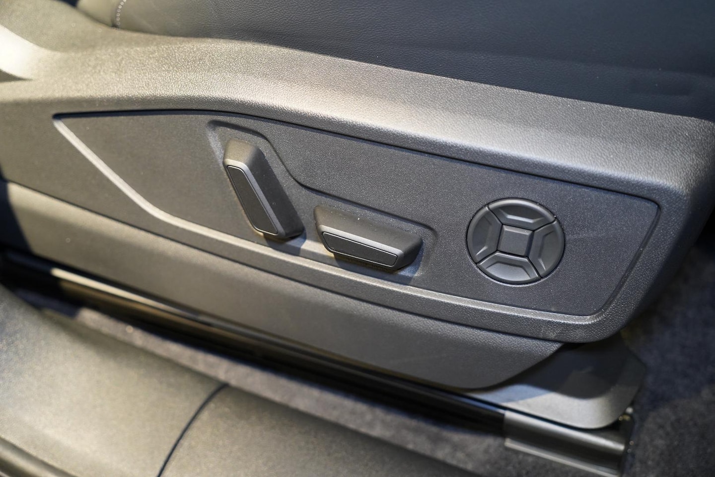 Image about Audi Q5 SUV e-hybrid quattro S tronic