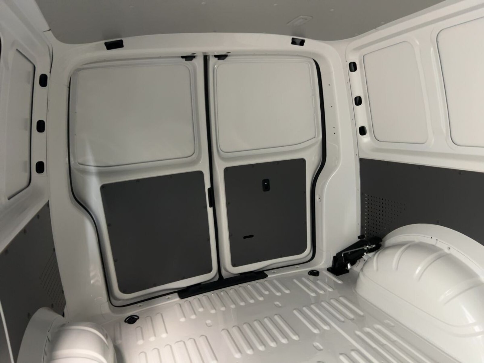 Volkswagen T6.1 Transporter Kasten kurzer Radstand – Bild 16