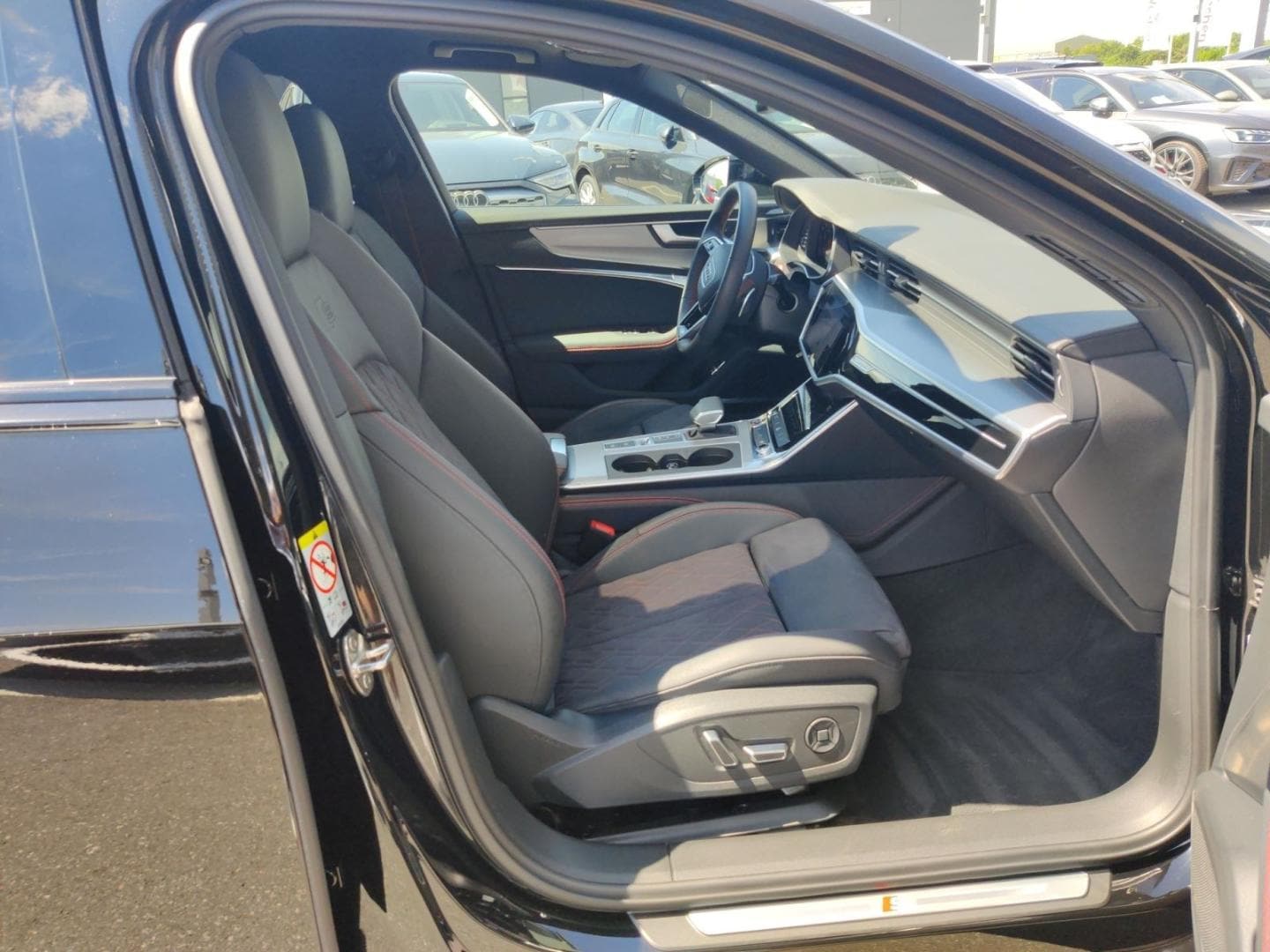Bild über Audi S6 Avant TDI quattro tiptronic - für weitere Informationen kontaktieren Sie den Audi Partner