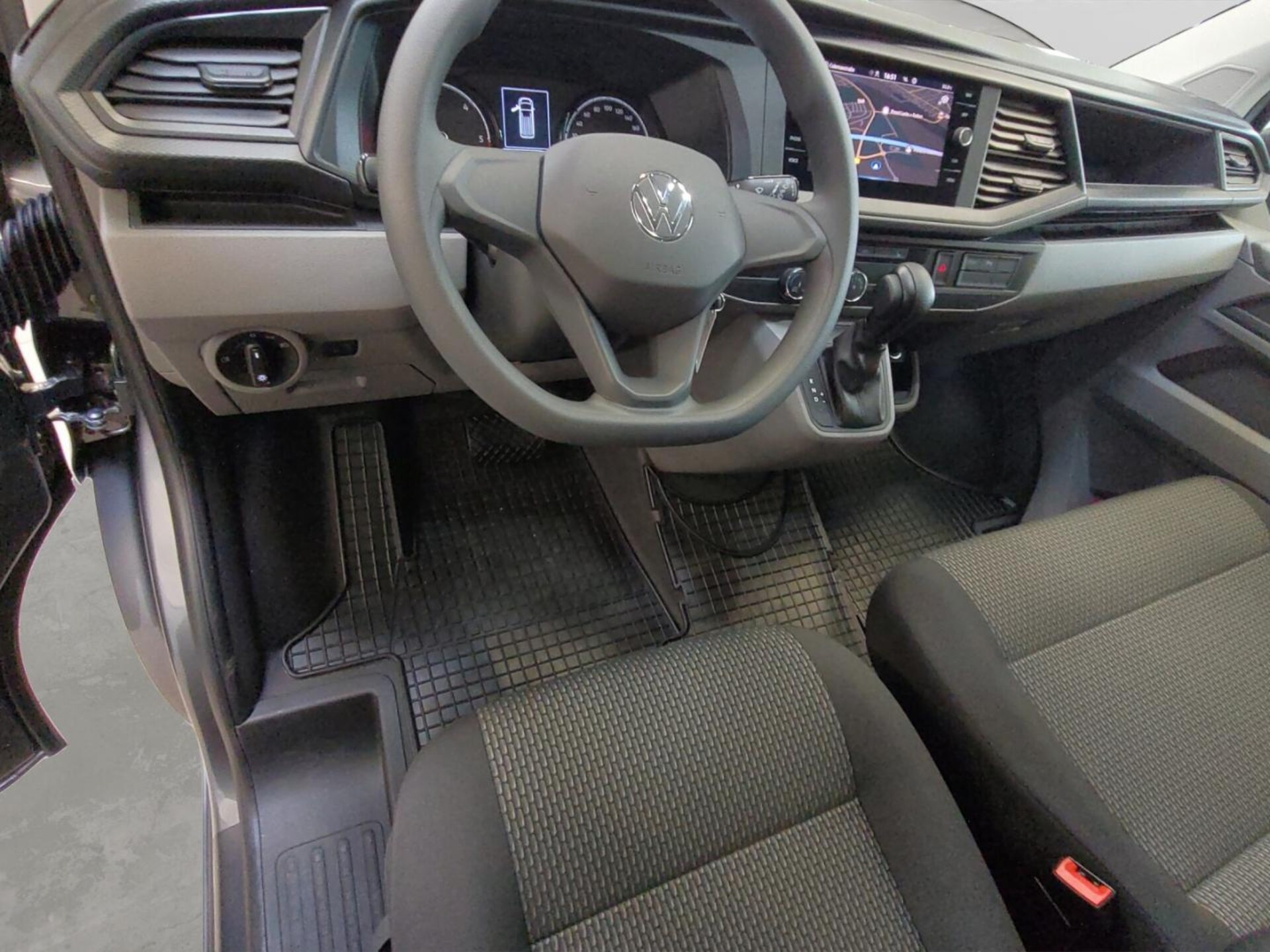 Volkswagen T6.1 Transporter Kombi langer Radstand