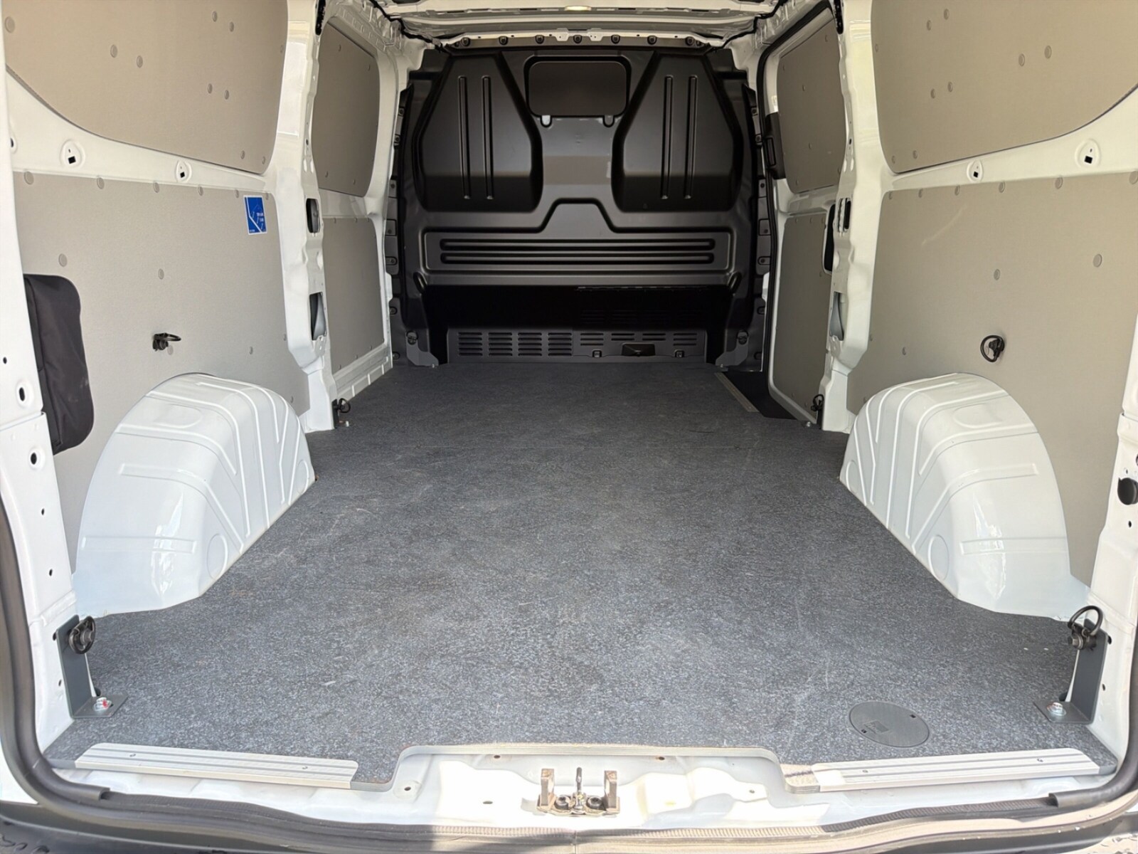 Volkswagen Transporter Kasten langer Radstand – Bild 10