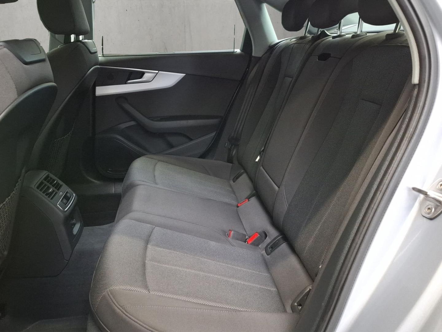 Bild über Audi A4 Limousine advanced 35 TDI S tronic - für weitere Informationen kontaktieren Sie den Audi Partner