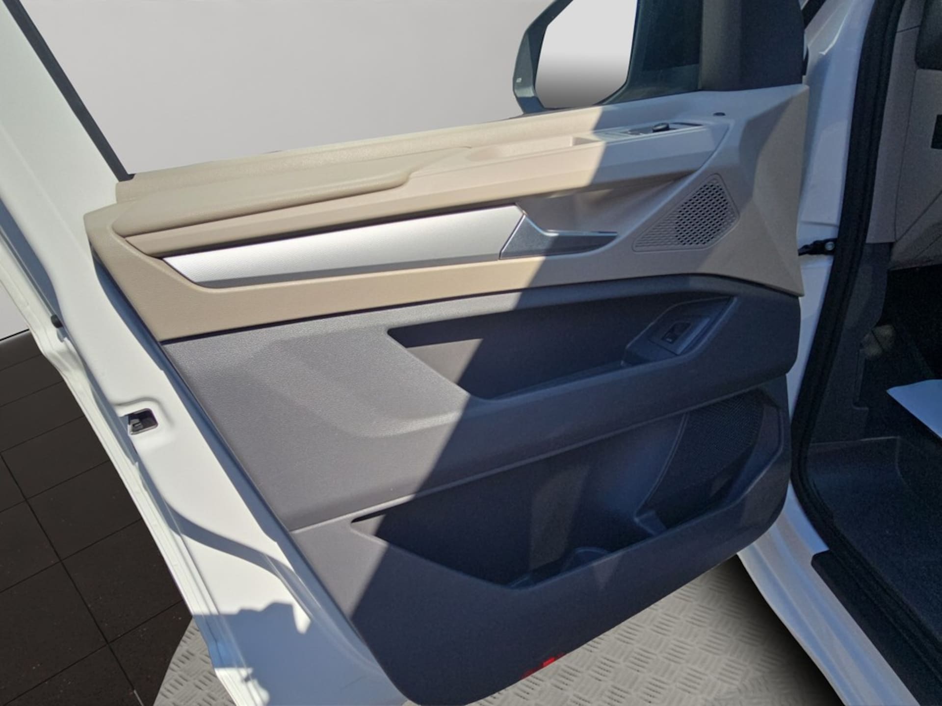 Volkswagen Multivan Langversion Basis-Modell