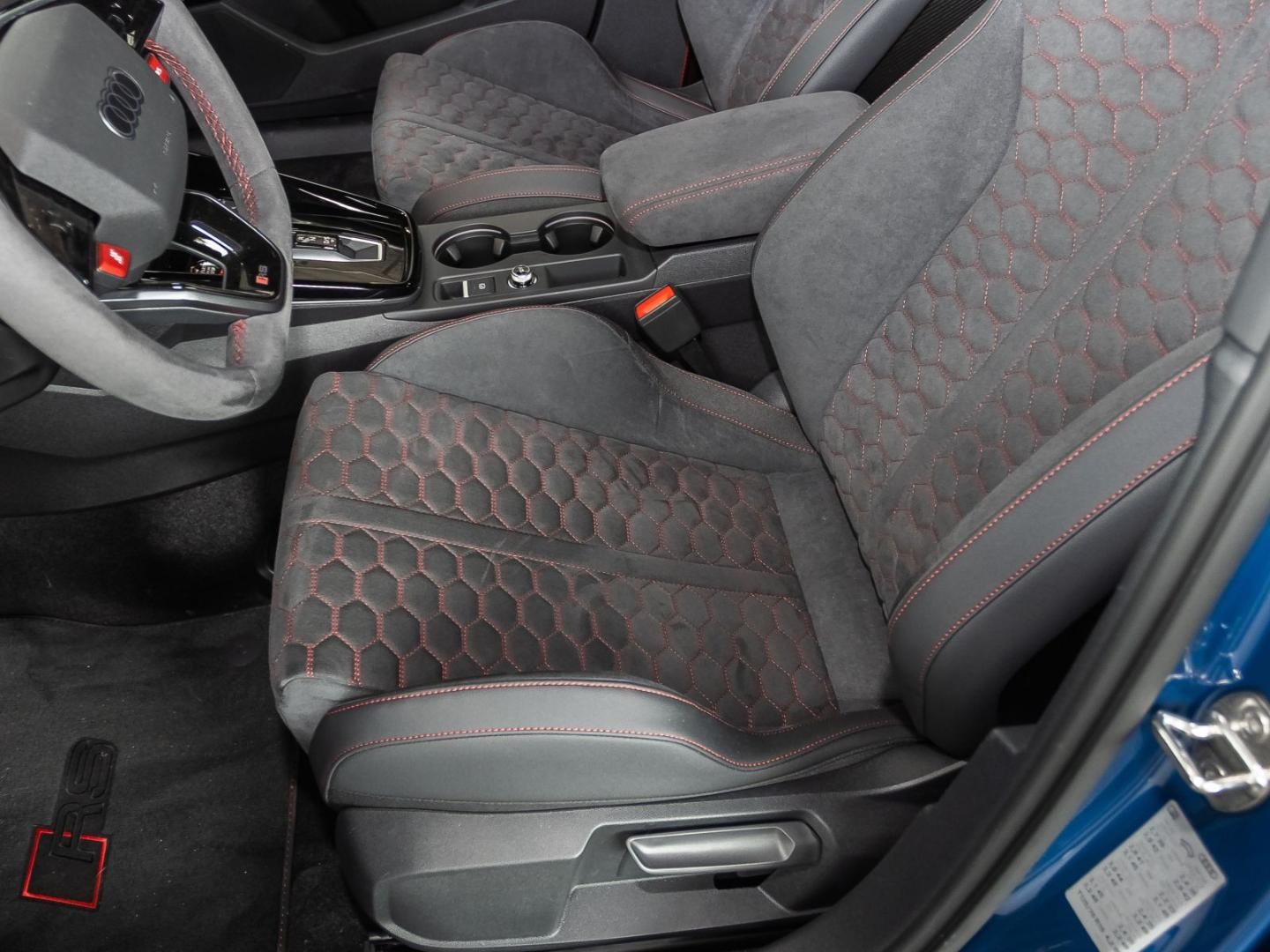 Bild über Audi RS 3 Sportback TFSI quattro 294 kW S tronic - für weitere Informationen kontaktieren Sie den Audi Partner