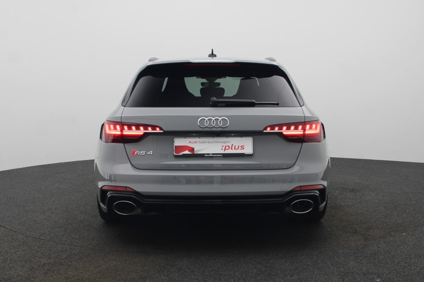 Bild über Audi RS 4 Avant TFSI quattro tiptronic - für weitere Informationen kontaktieren Sie den Audi Partner