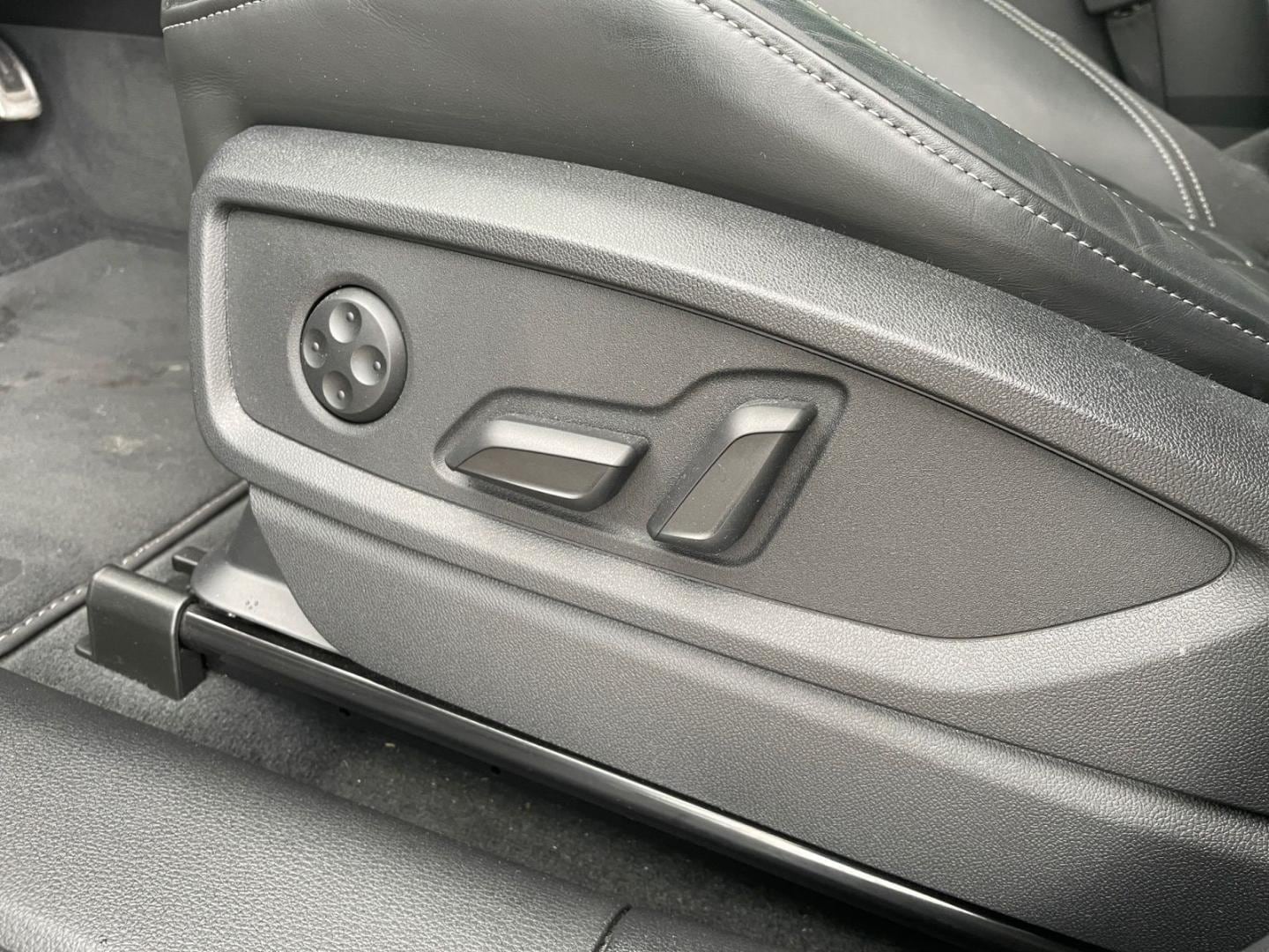 Bild über Audi SQ5 TDI tiptronic - für weitere Informationen kontaktieren Sie den Audi Partner
