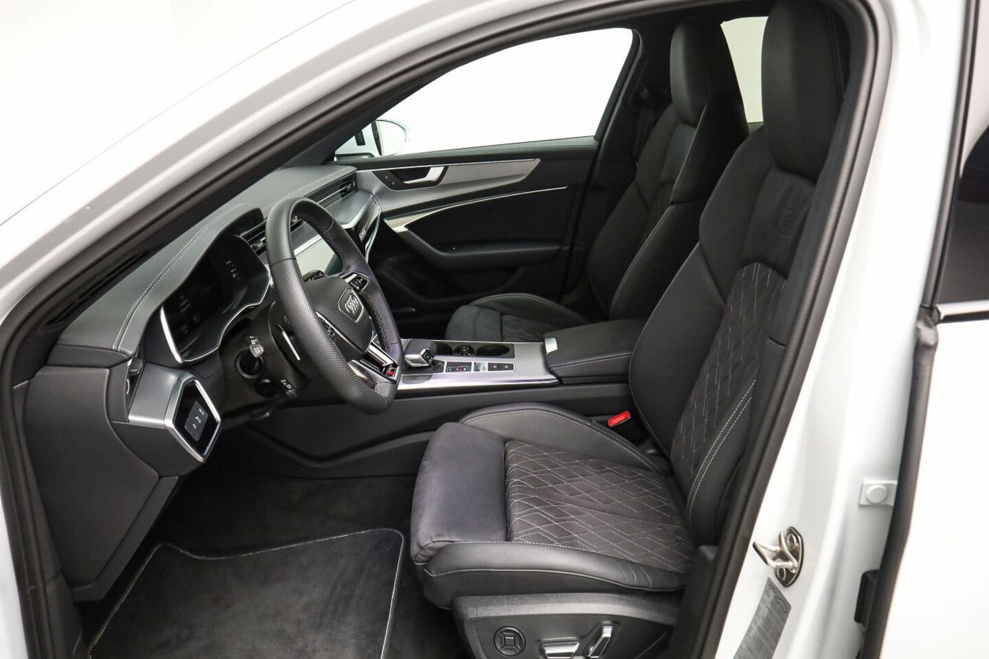 Bild über Audi S6 Avant TDI quattro tiptronic - für weitere Informationen kontaktieren Sie den Audi Partner