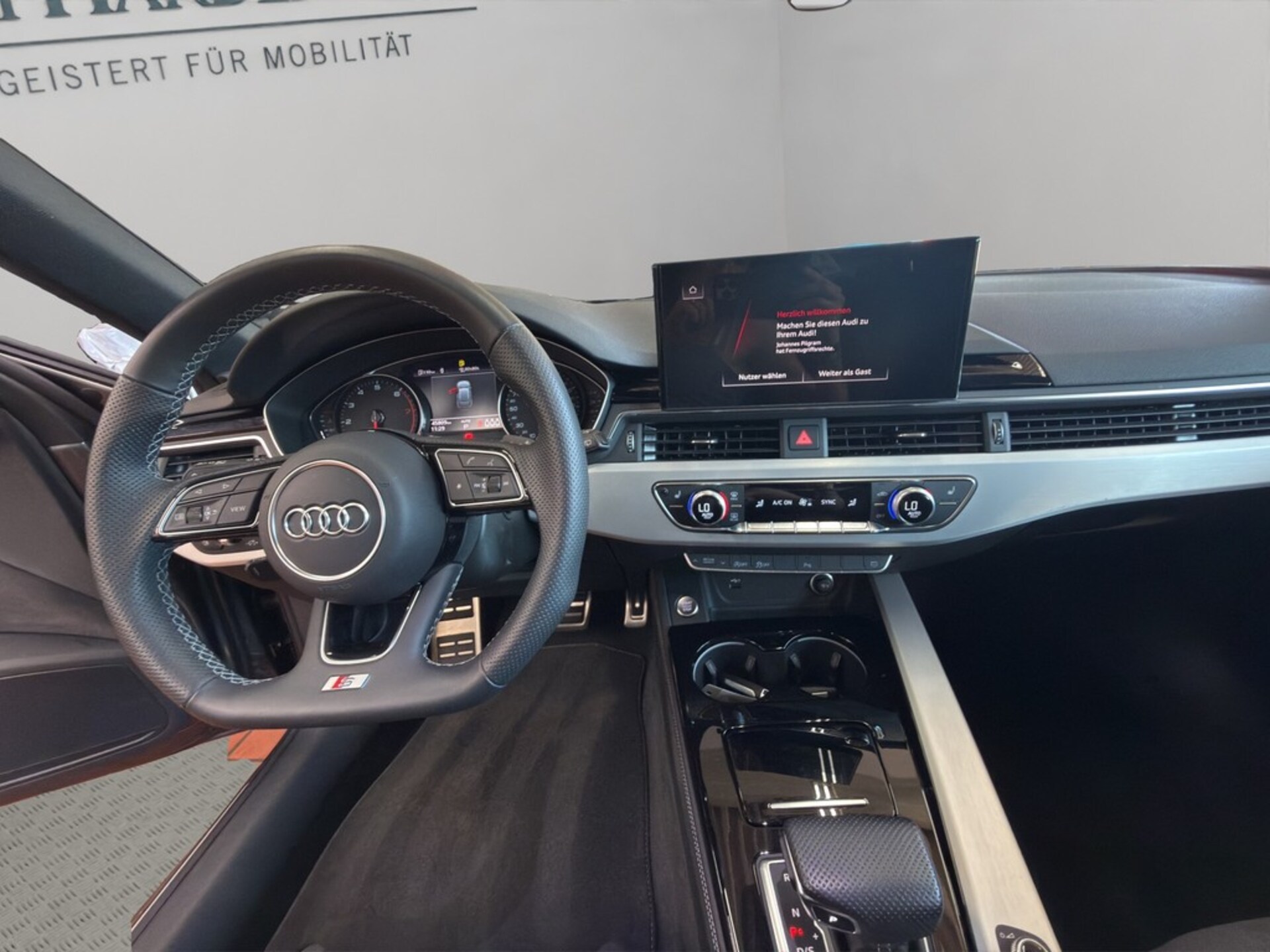 Audi A4 Avant S line