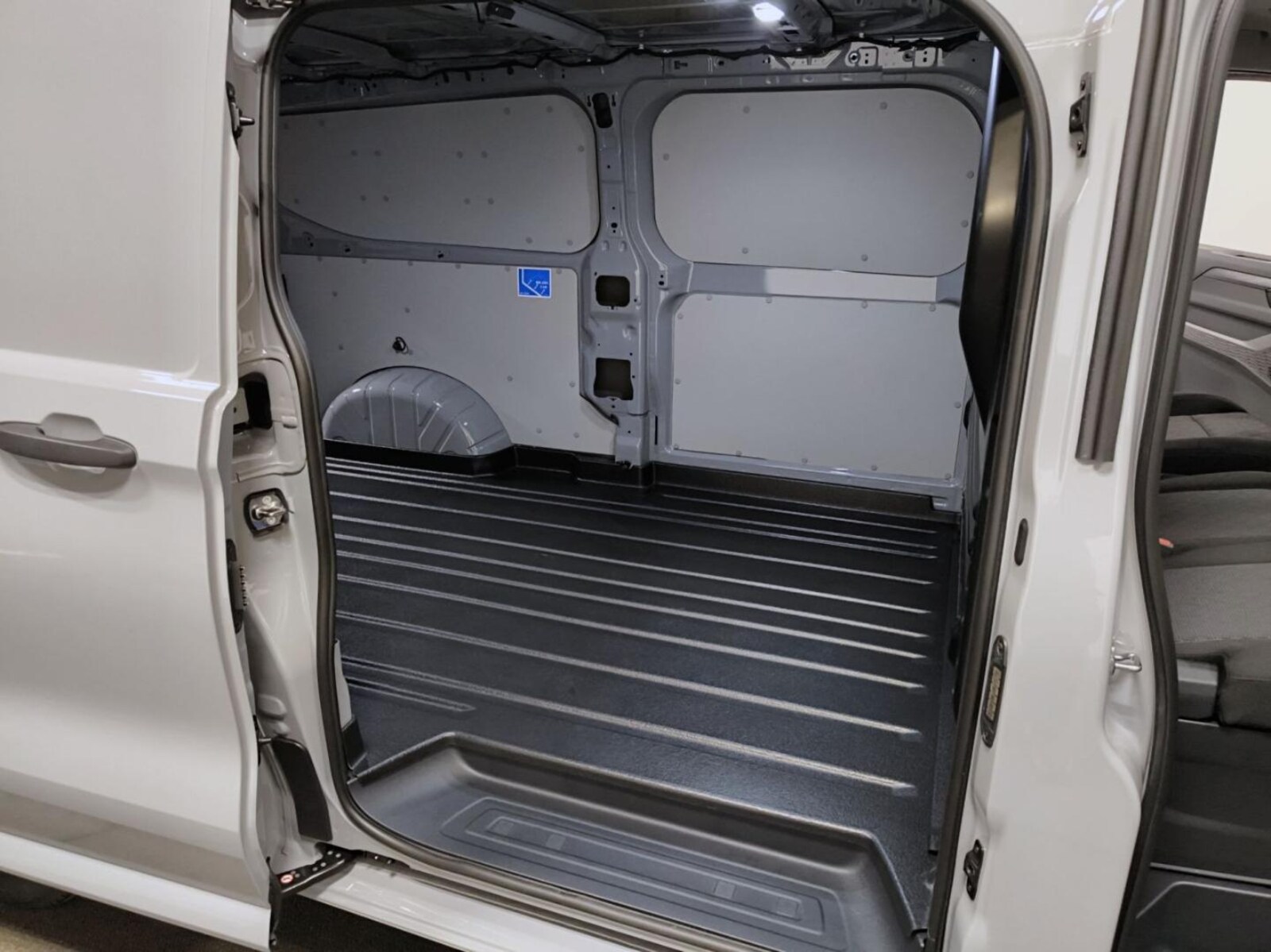 Volkswagen Transporter Kasten langer Radstand – Bild 13