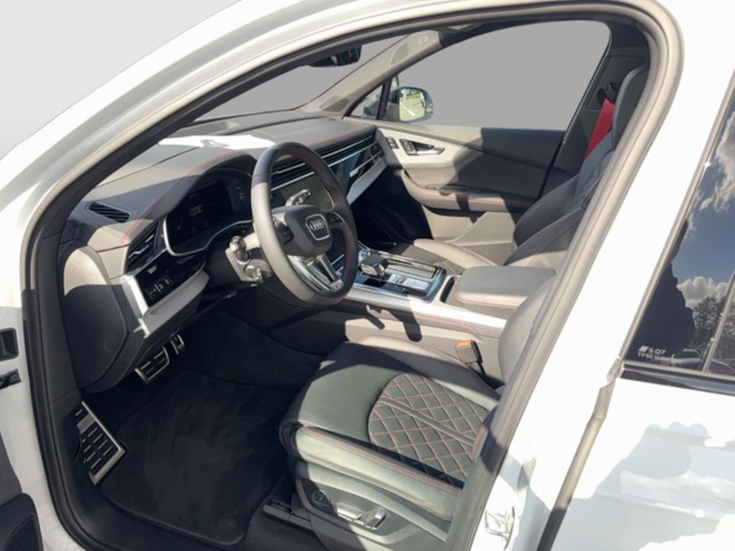 Bild über Audi SQ7 SUV TFSI quattro tiptronic - für weitere Informationen kontaktieren Sie den Audi Partner