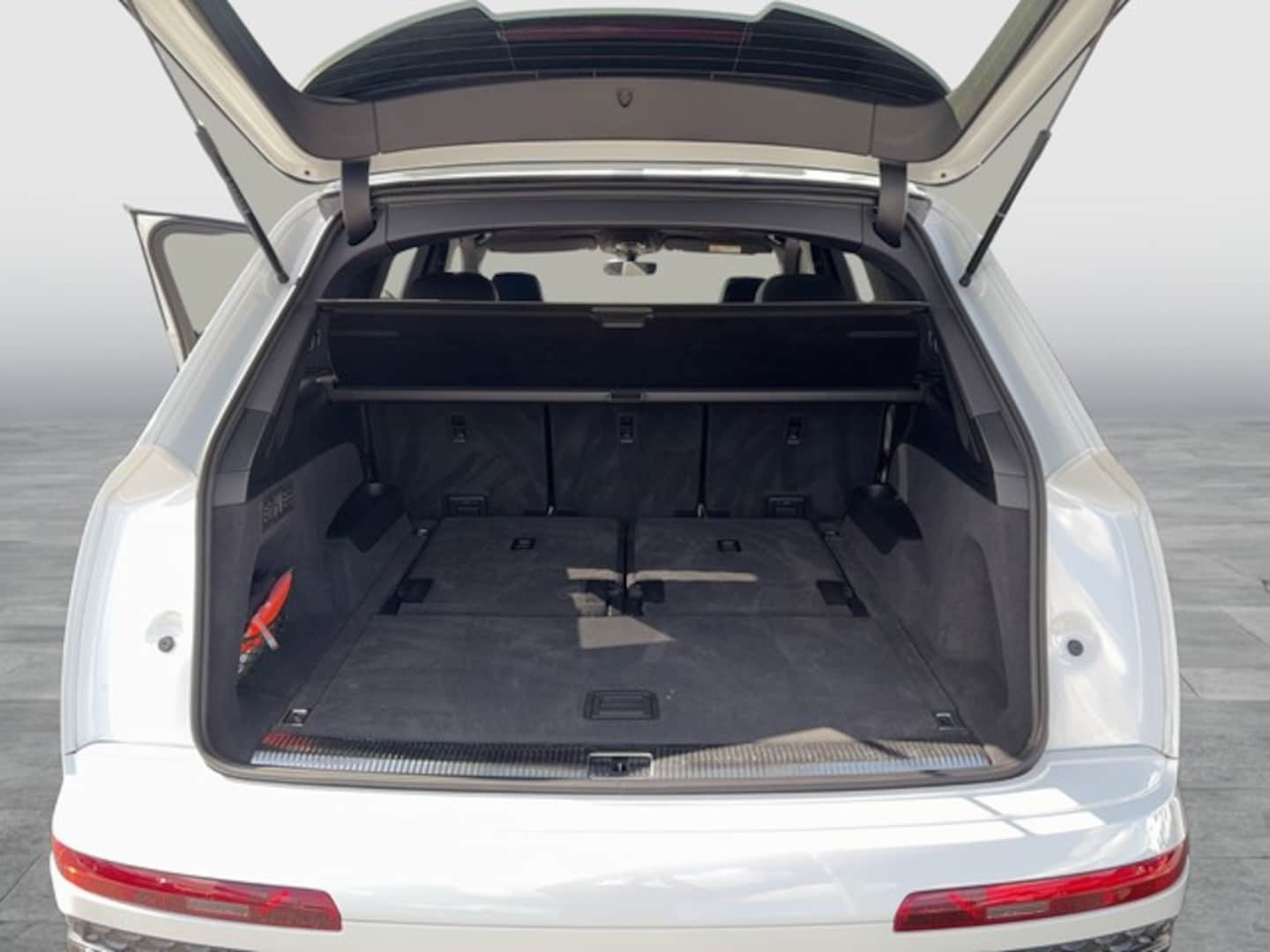 Bild über Audi SQ7 SUV TFSI quattro tiptronic - für weitere Informationen kontaktieren Sie den Audi Partner