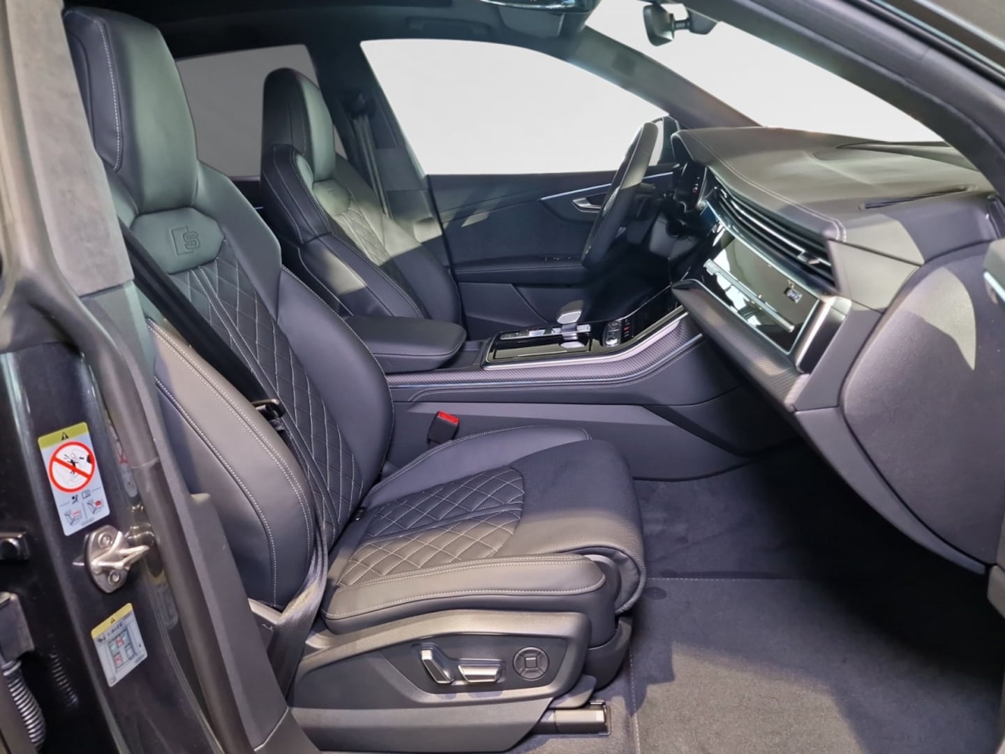 Bild über Audi Q8 SUV TFSI e S line business TFSI e quattro 360 kW tiptronic - für weitere Informationen kontaktieren Sie den Audi Partner