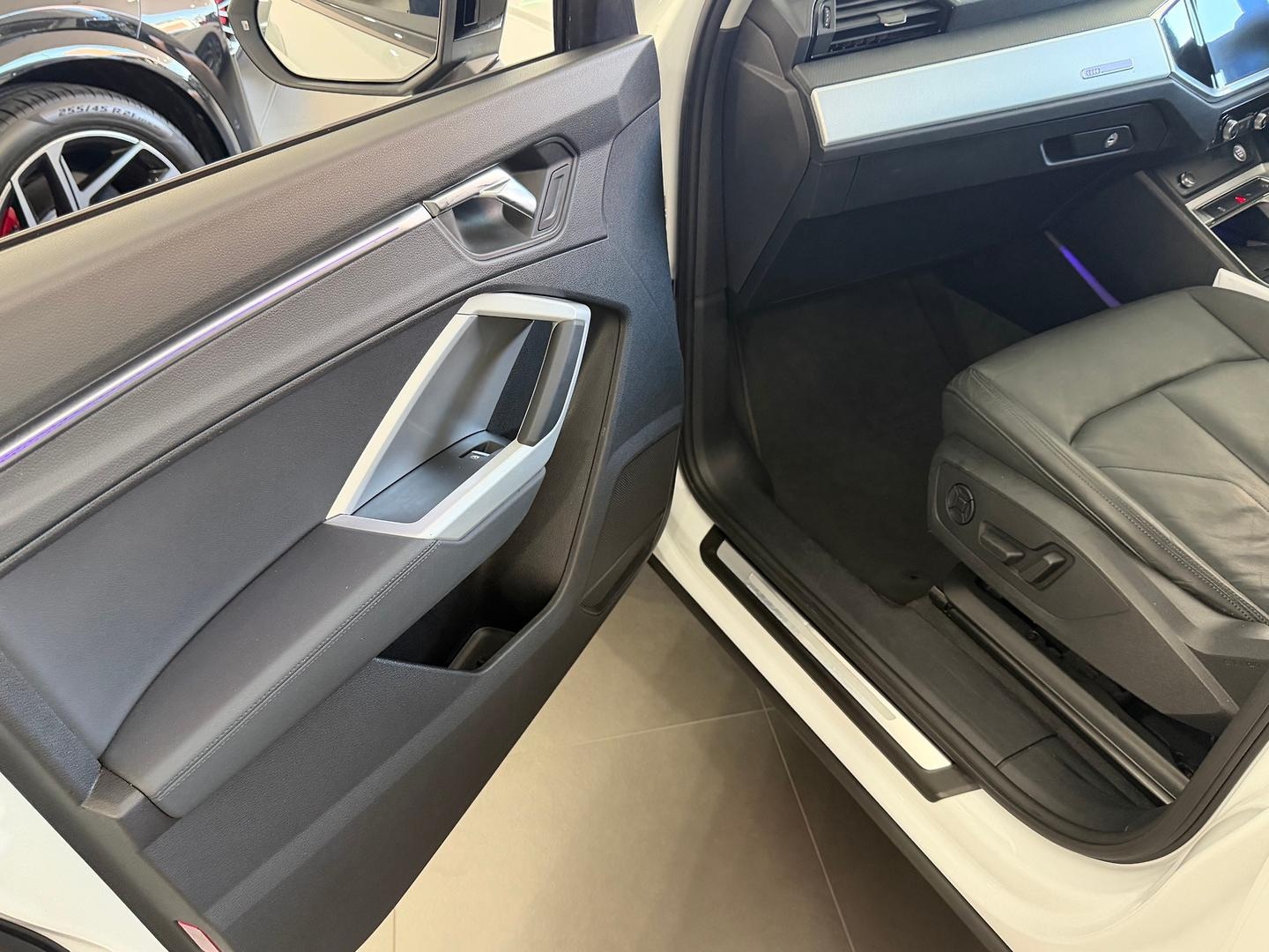 Image about Audi Q3 35 TFSI S tronic