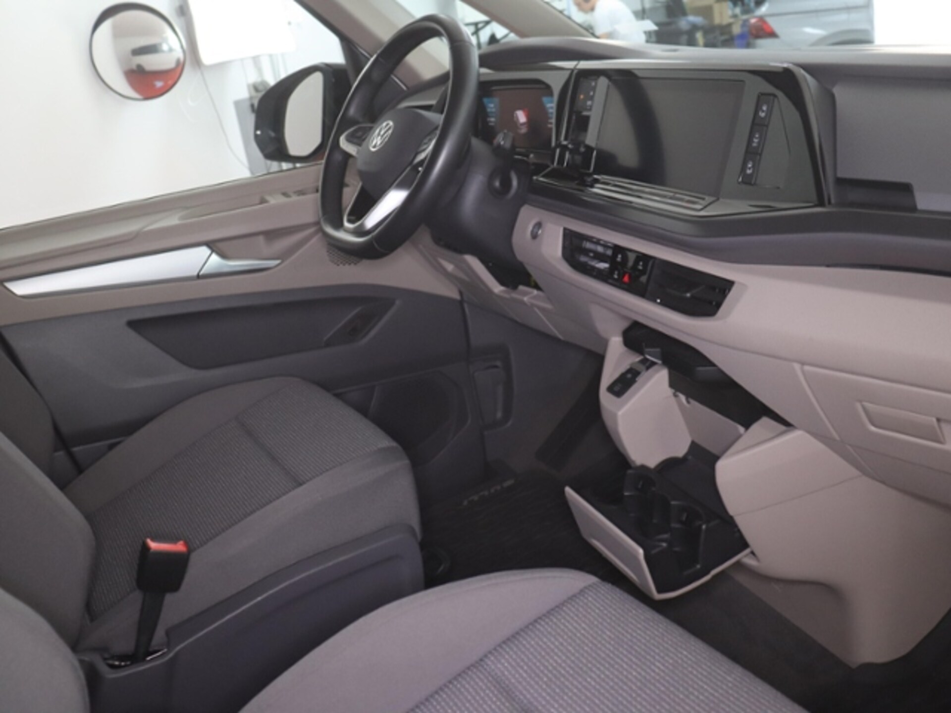 Volkswagen Multivan Langversion Basis-Modell
