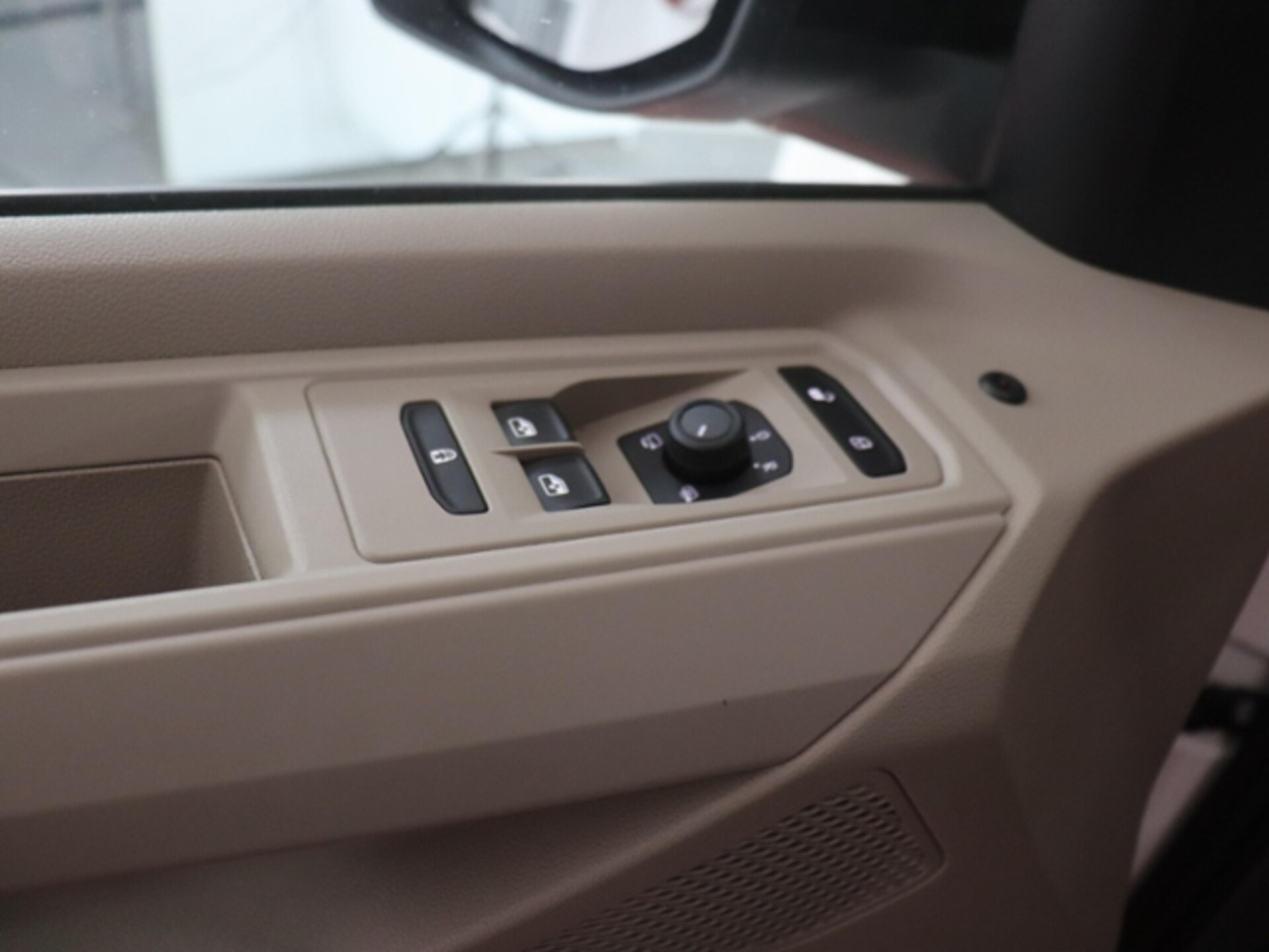 Volkswagen Multivan Langversion Basis-Modell