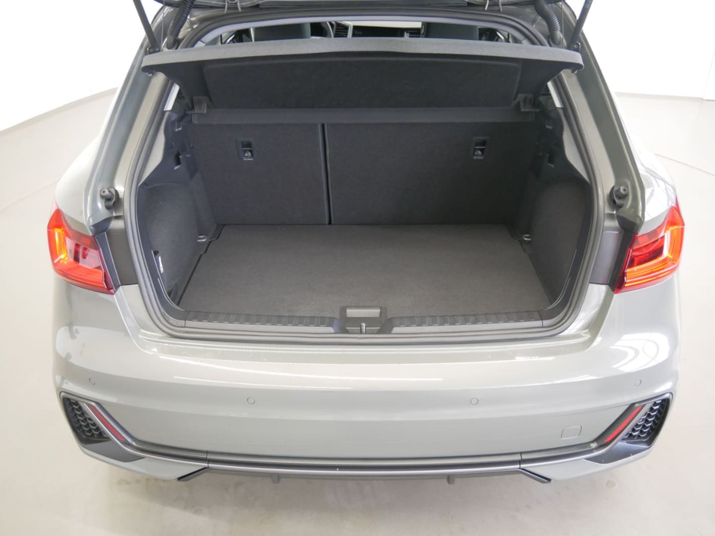 Bild über Audi A1 Sportback S line 30 TFSI Schaltgetriebe - für weitere Informationen kontaktieren Sie den Audi Partner