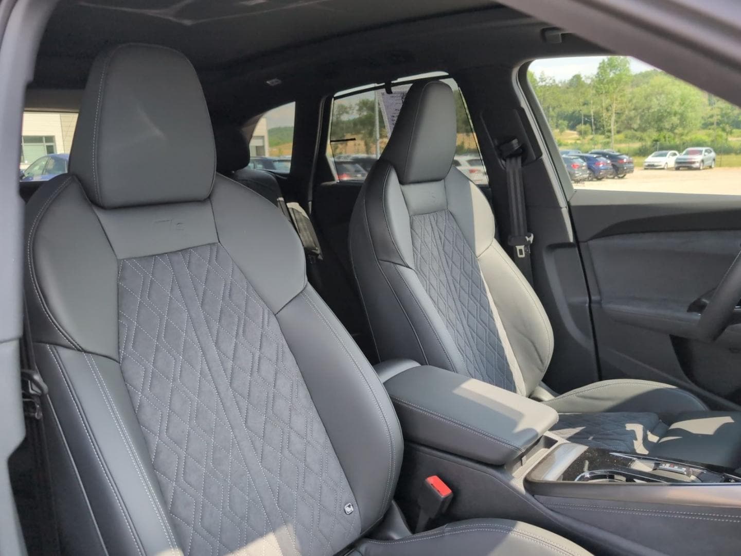 Bild über Audi Q5 SUV TDI quattro 220 kW S tronic - für weitere Informationen kontaktieren Sie den Audi Partner
