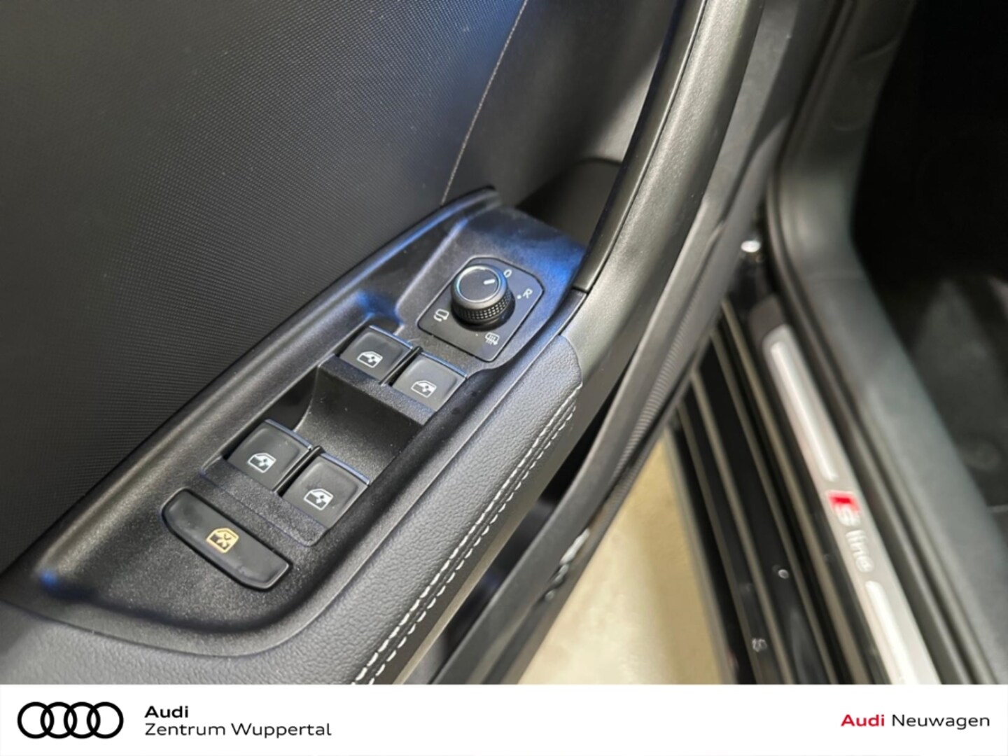 Bild über Audi A1 Sportback S line 40 TFSI S tronic - für weitere Informationen kontaktieren Sie den Audi Partner