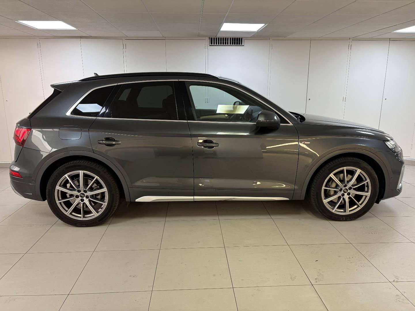 Image about Audi Q5 TFSI e S line 55 TFSI e quattro 270 kW (367 ch) S tronic