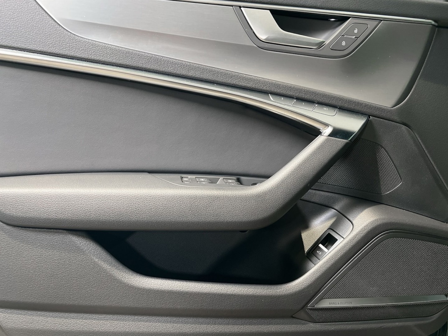 Bild über Audi S6 Avant TDI quattro tiptronic - für weitere Informationen kontaktieren Sie den Audi Partner