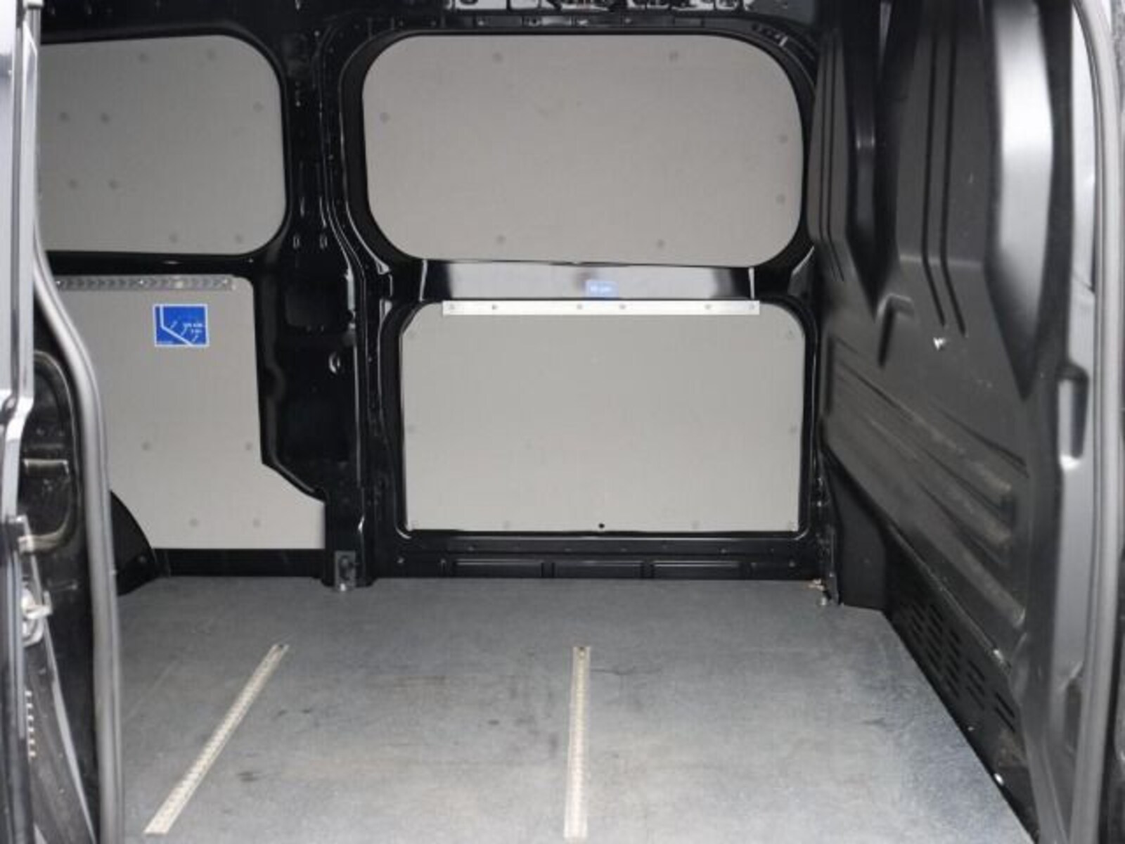 Volkswagen Transporter Kasten langer Radstand – Bild 6