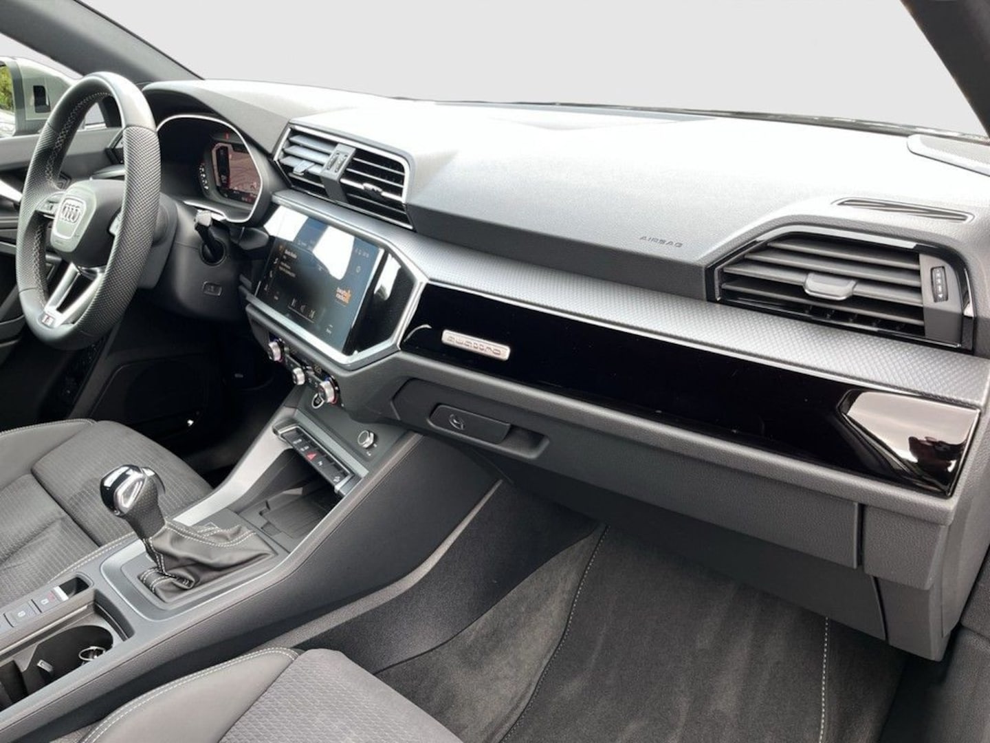 Bild über Audi Q3 TFSI quattro 180 kW S tronic - für weitere Informationen kontaktieren Sie den Audi Partner