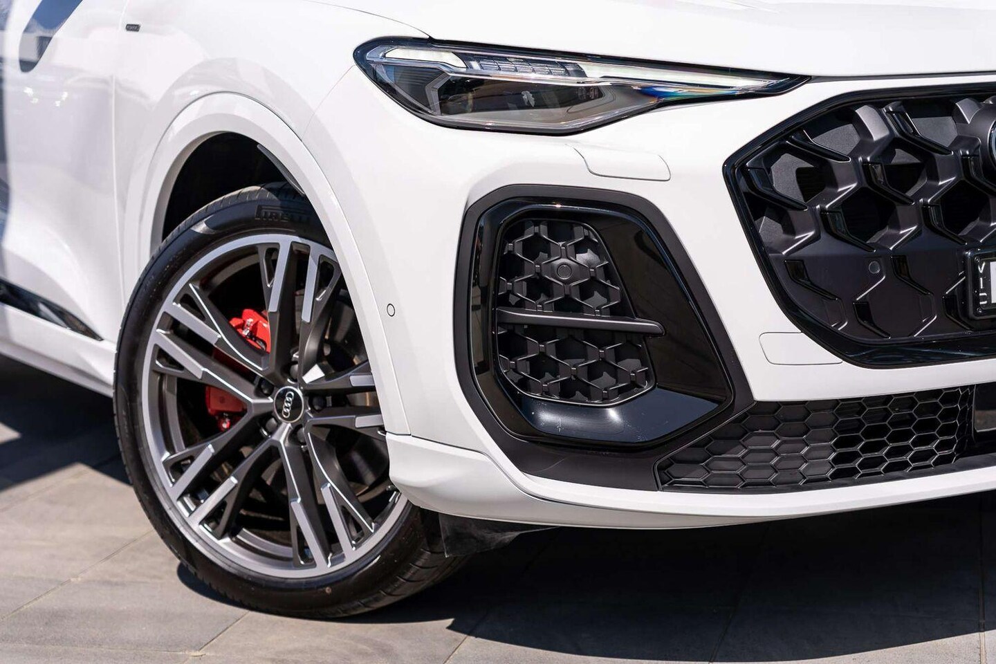 Image about Audi Q5 SUV e-hybrid quattro S tronic