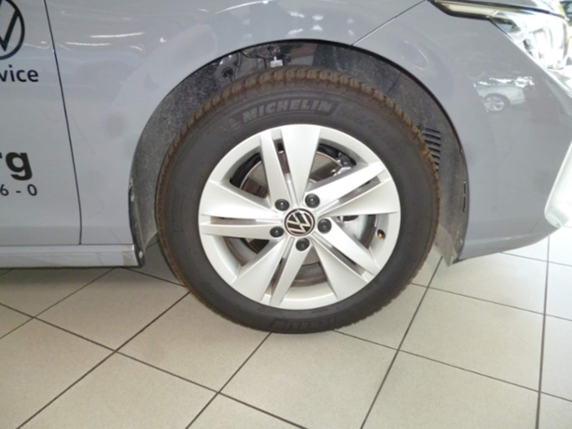 Volkswagen Golf Life
