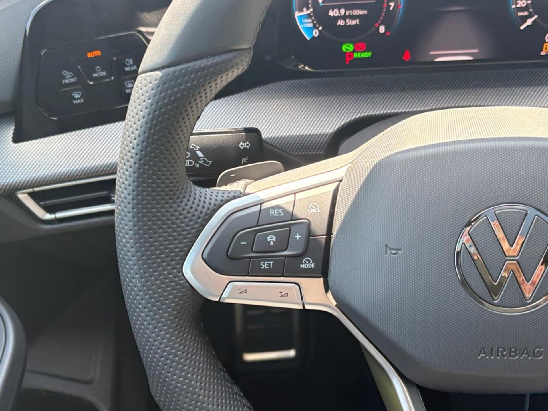 Volkswagen Golf R-Line
