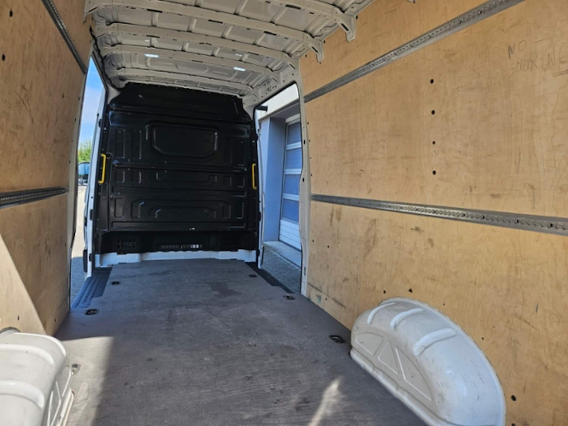 Volkswagen Crafter Kasten langer Radstand