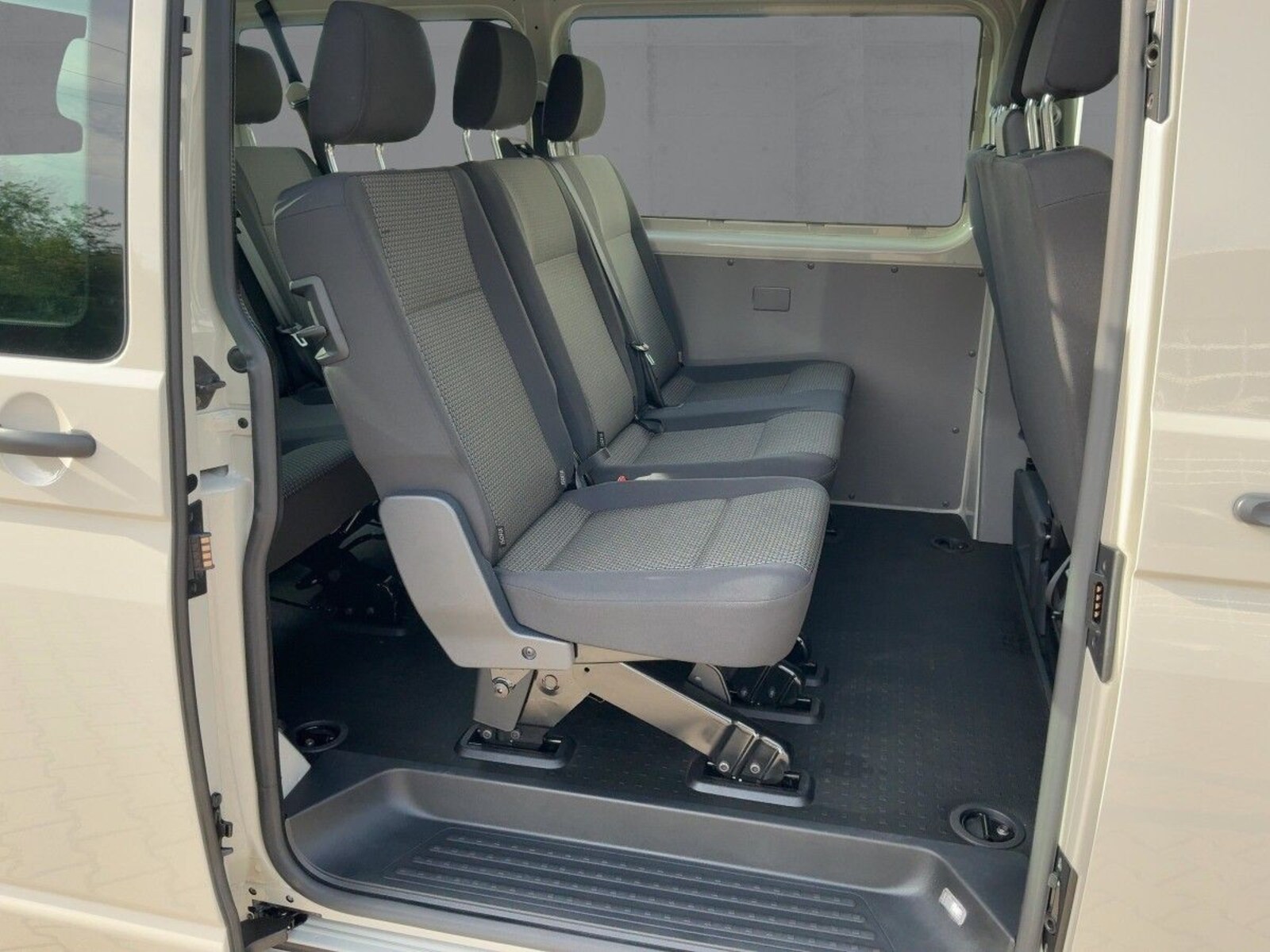 Volkswagen T6.1 Transporter Kombi kurzer Radstand – Bild 12