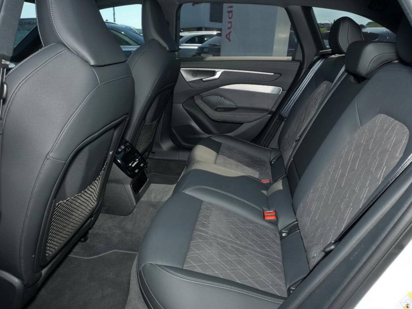 Bild über Audi A6 Avant e-hybrid e-hybrid quattro 220 kW S tronic - für weitere Informationen kontaktieren Sie den Audi Partner
