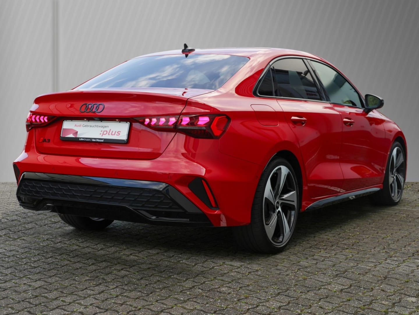 Bild über Audi A3 Limousine S line TFSI S tronic - für weitere Informationen kontaktieren Sie den Audi Partner