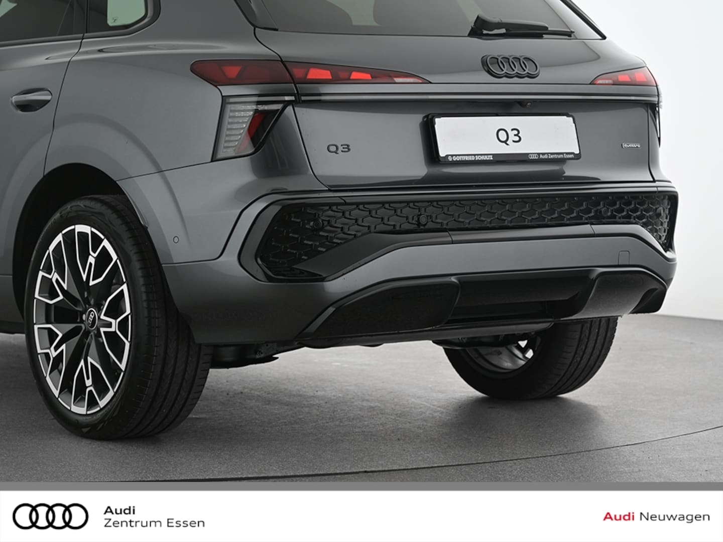 Bild über Audi Q3 SUV TFSI quattro 150 kW S tronic - für weitere Informationen kontaktieren Sie den Audi Partner