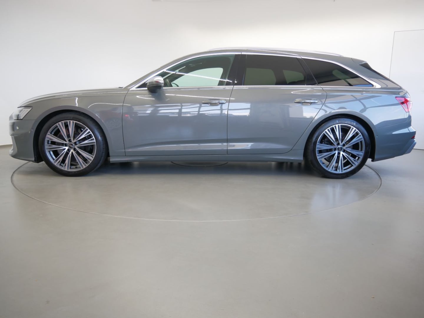 Bild über Audi S6 Avant TDI quattro tiptronic - für weitere Informationen kontaktieren Sie den Audi Partner
