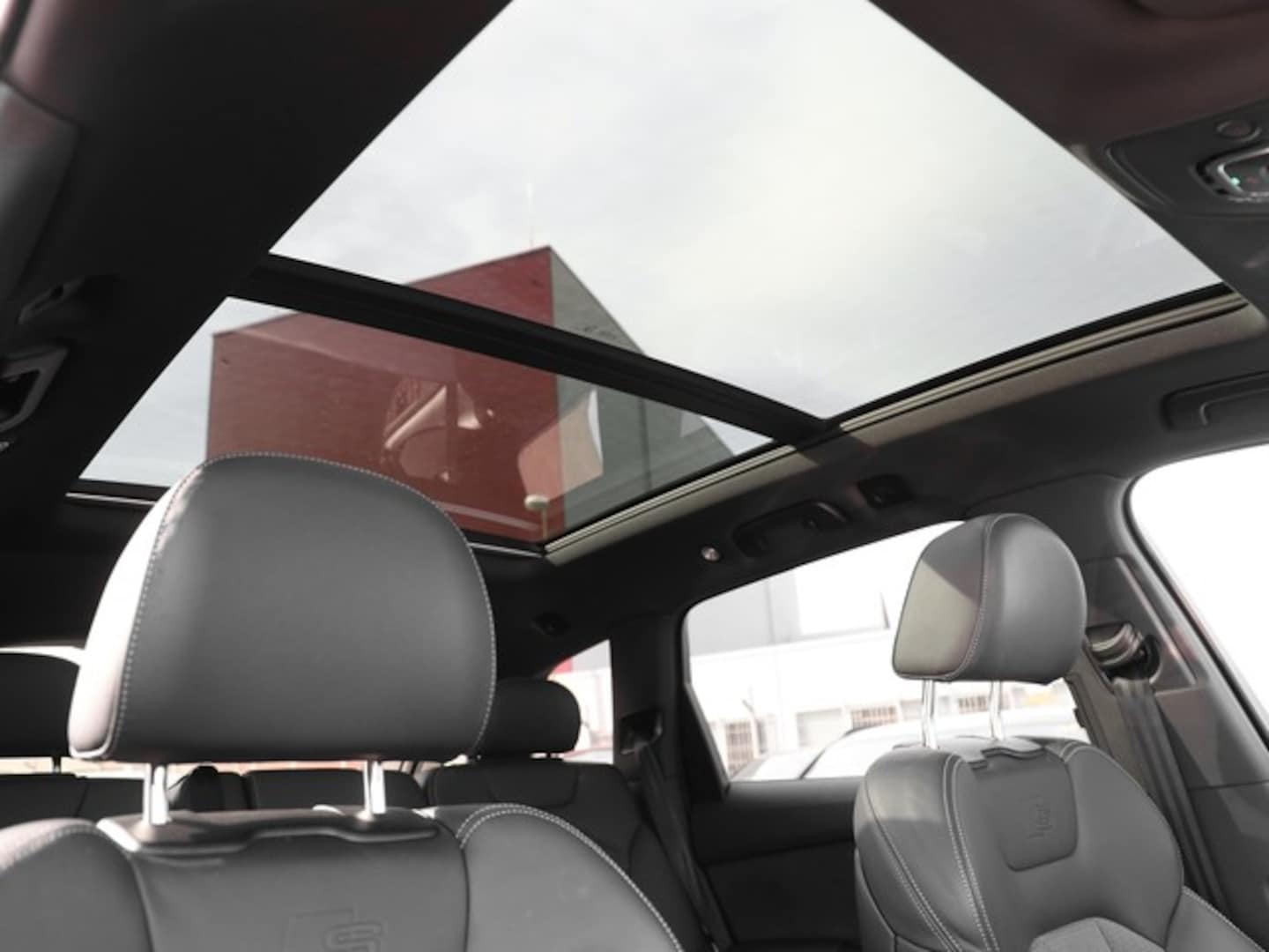 Bild über Audi SQ7 SUV TFSI quattro tiptronic - für weitere Informationen kontaktieren Sie den Audi Partner