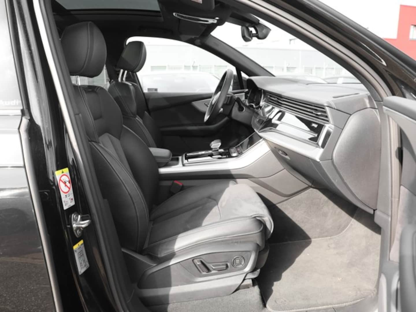Bild über Audi SQ7 SUV TFSI quattro tiptronic - für weitere Informationen kontaktieren Sie den Audi Partner