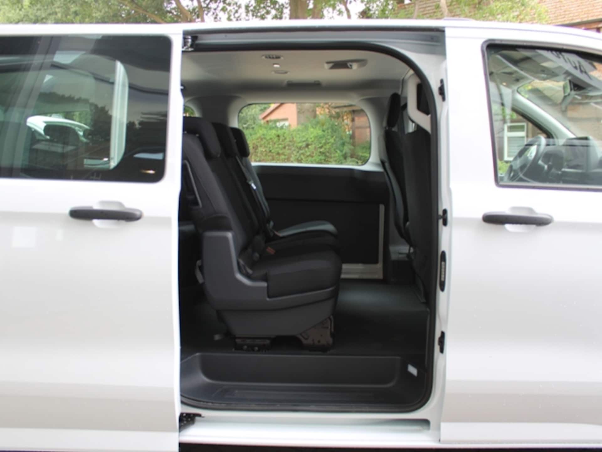 Volkswagen Transporter Kombi langer Radstand