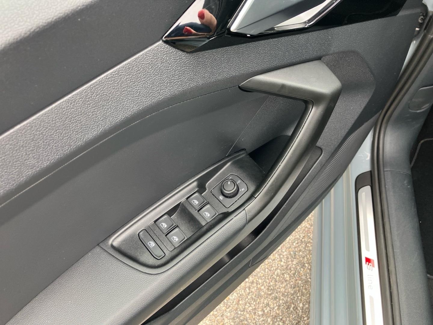 Bild über Audi A1 Sportback S line 25 TFSI S tronic - für weitere Informationen kontaktieren Sie den Audi Partner