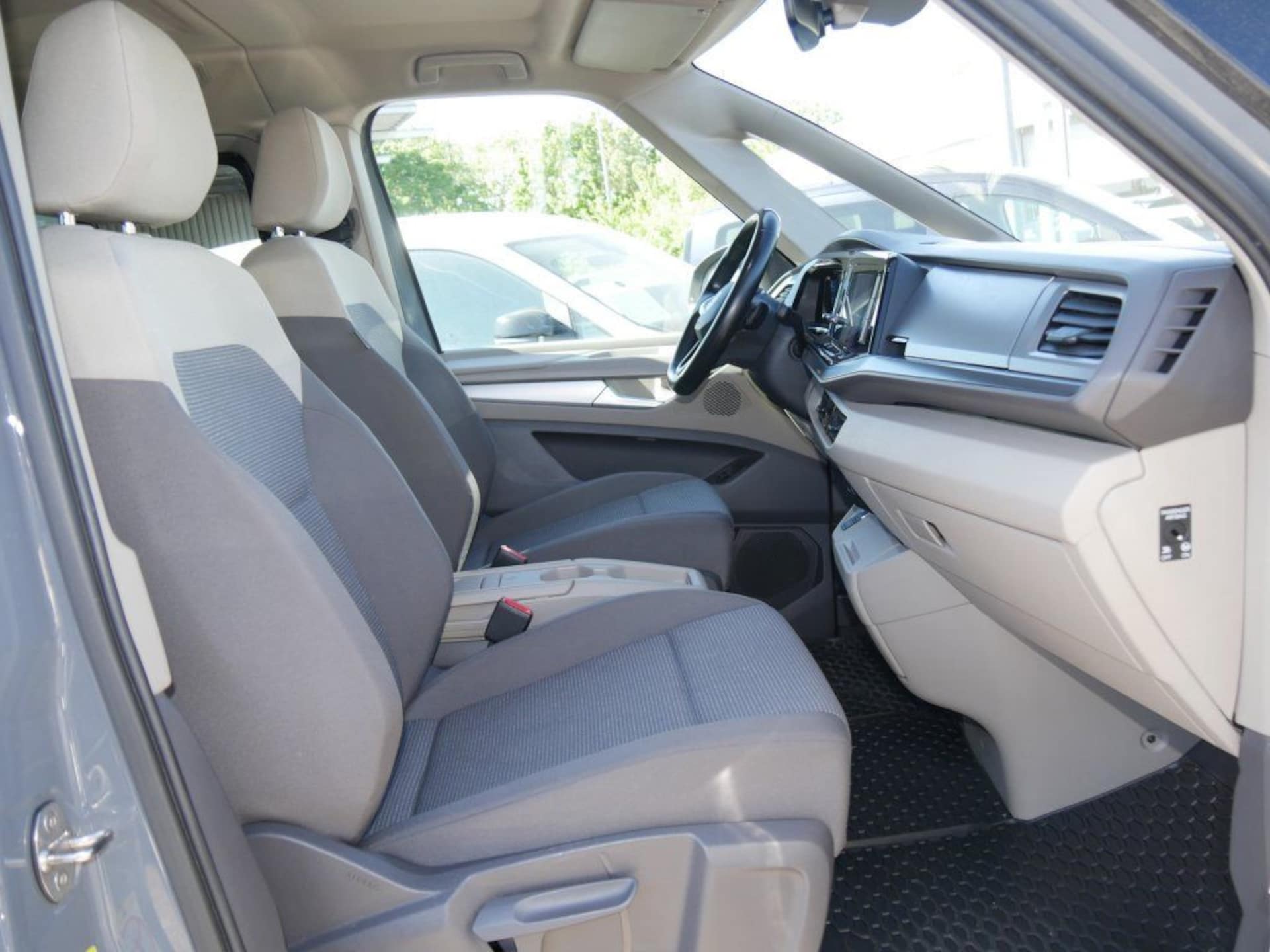 Volkswagen Multivan Basis-Modell