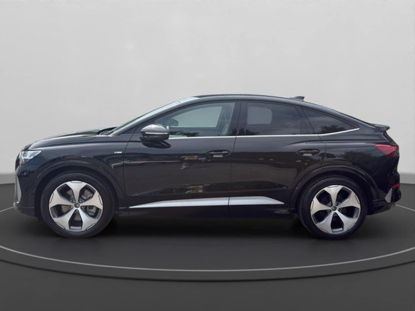 Bild über Audi Q4 Sportback e-tron e-tron quattro 220 kW - für weitere Informationen kontaktieren Sie den Audi Partner