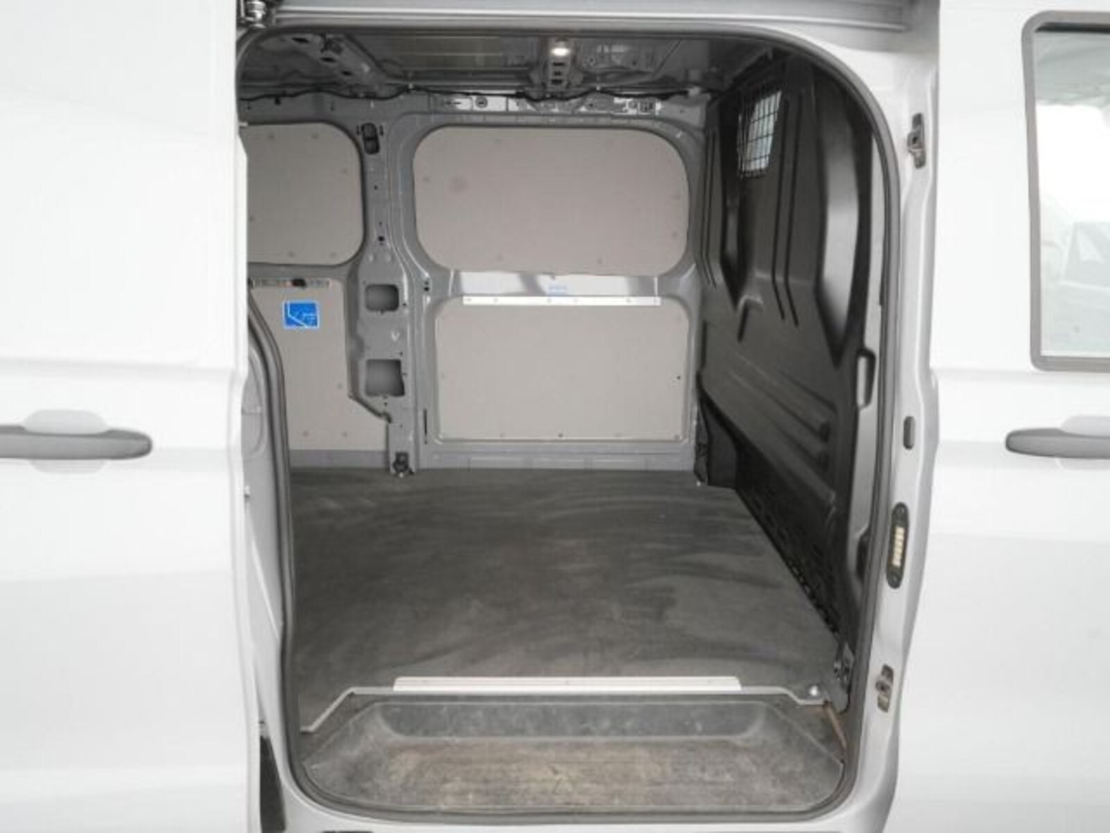 Volkswagen Transporter Kasten langer Radstand – Bild 7