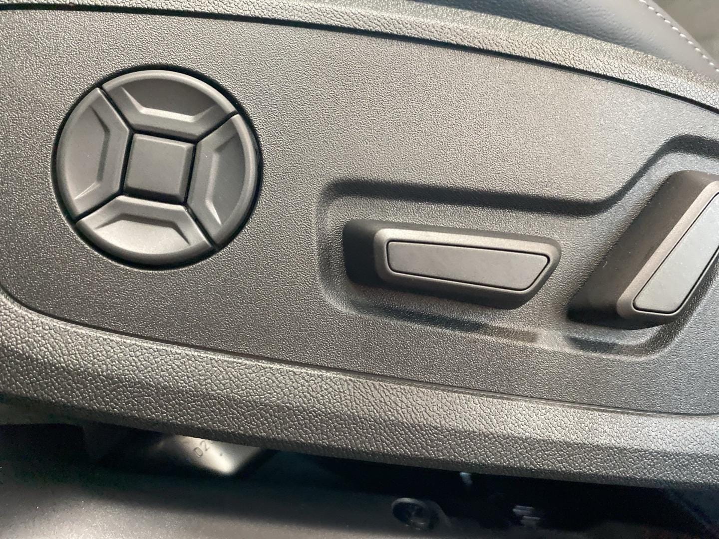 Bild über Audi A6 Avant e-tron e-tron performance - für weitere Informationen kontaktieren Sie den Audi Partner