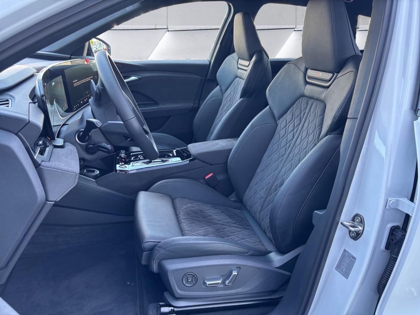 Image about Audi Q6 SUV e-tron e-tron quattro